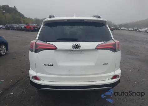 2018 Toyota Rav4 Xle из США, поврежденный, VIN JTMRFREV6JJ211763